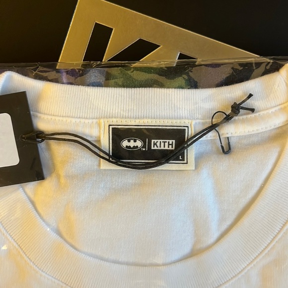 BATMAN X KITH JOKER Tee in White 🦇💚💜♣️ Men’s Size Large NWT 🏷️ - Picture 10 of 10
